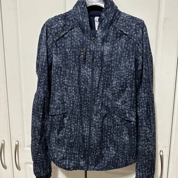 Lululemon Spring Forward Jacket 6 - Picture 6 of 9